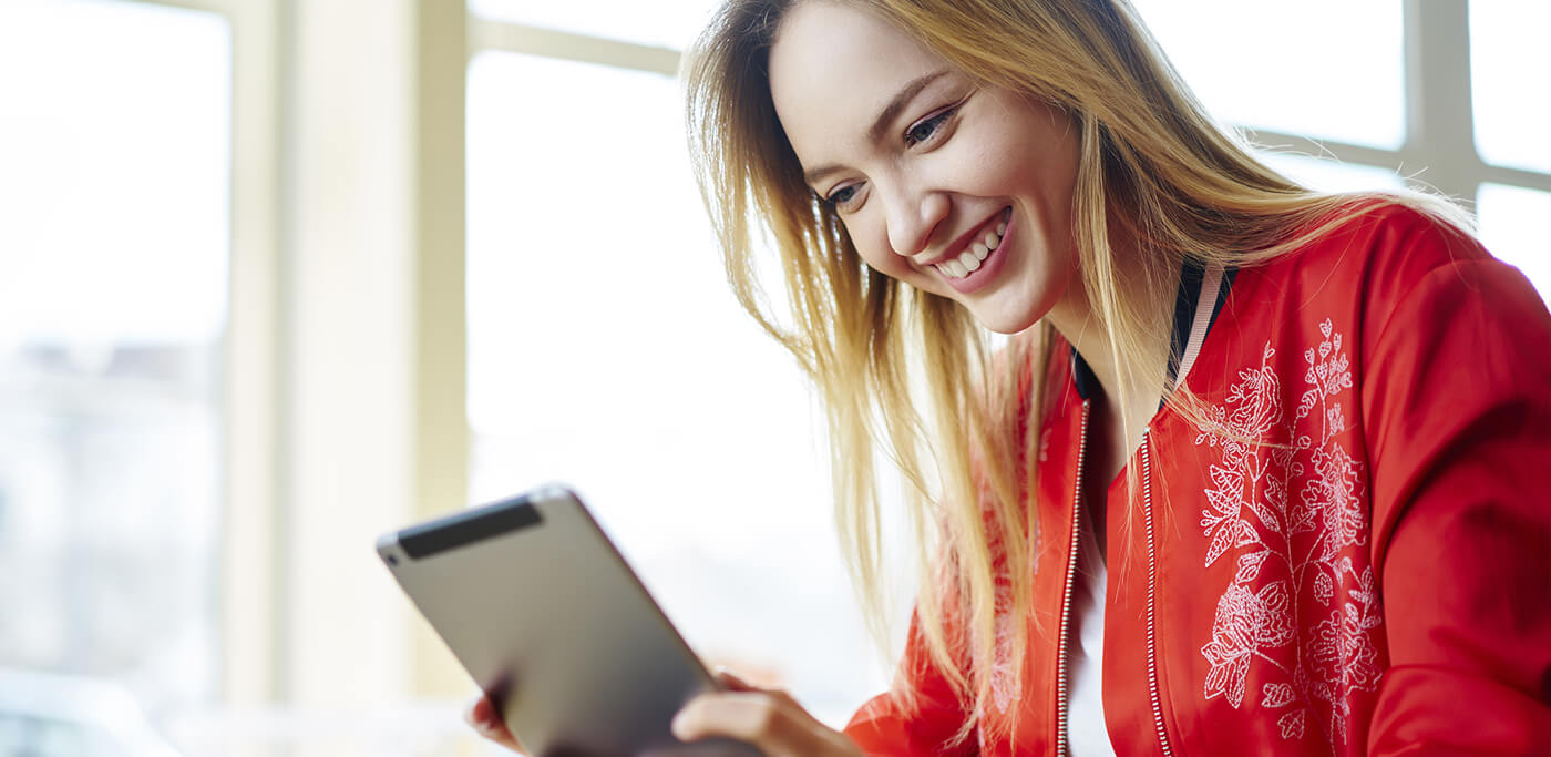 Women using her iPad