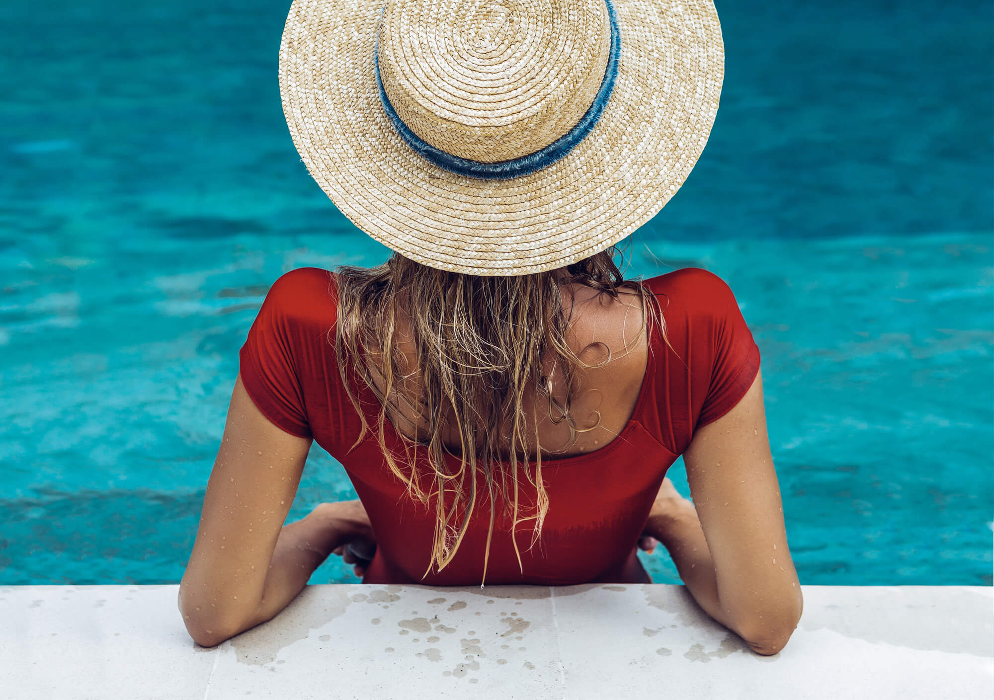 Women in the swimming pool